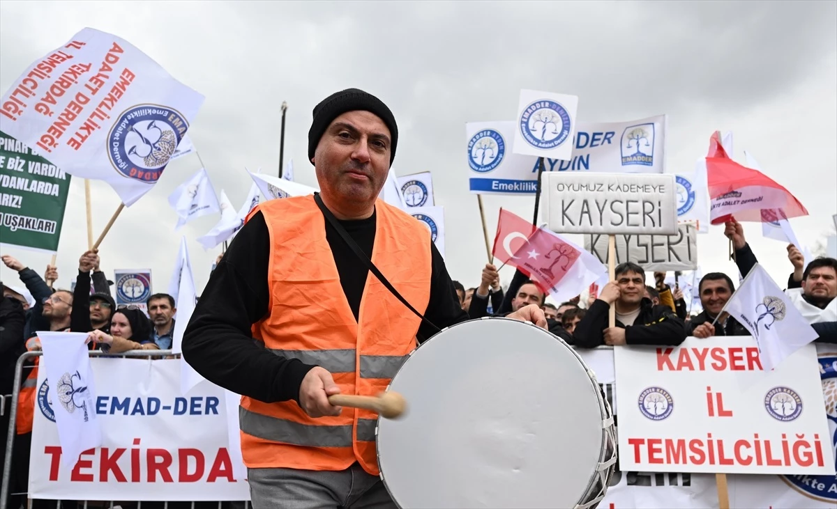 Emeklilikte Adalet Derneği Ankara'da Miting Düzenledi