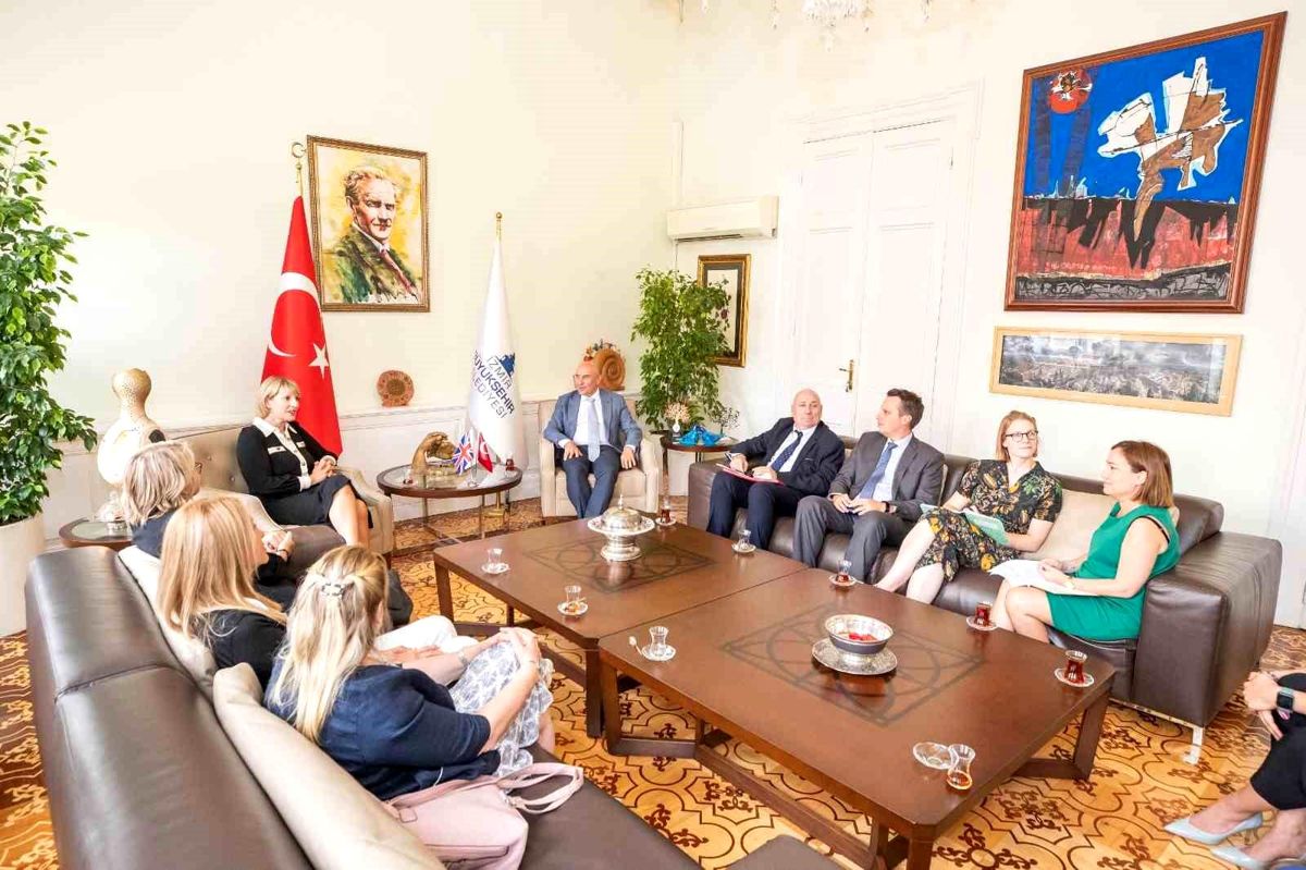 İzmir Büyükşehir Belediye Başkanı Tunç Soyer, İngiltere Büyükelçisi Jill Morris'i Ağırladı