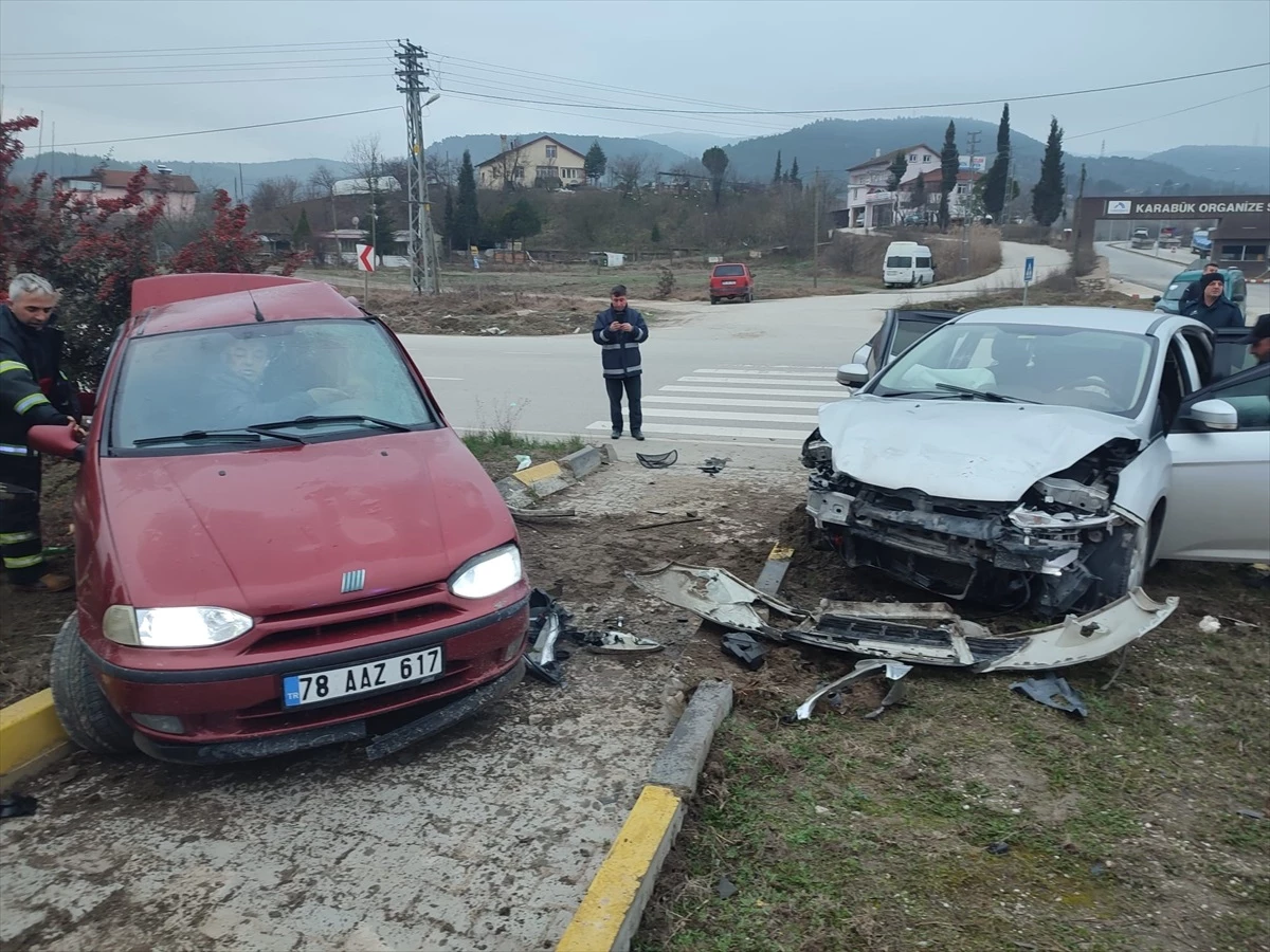 Karabük'te Otomobil Çarpışması: 1 Kişi Yaralandı