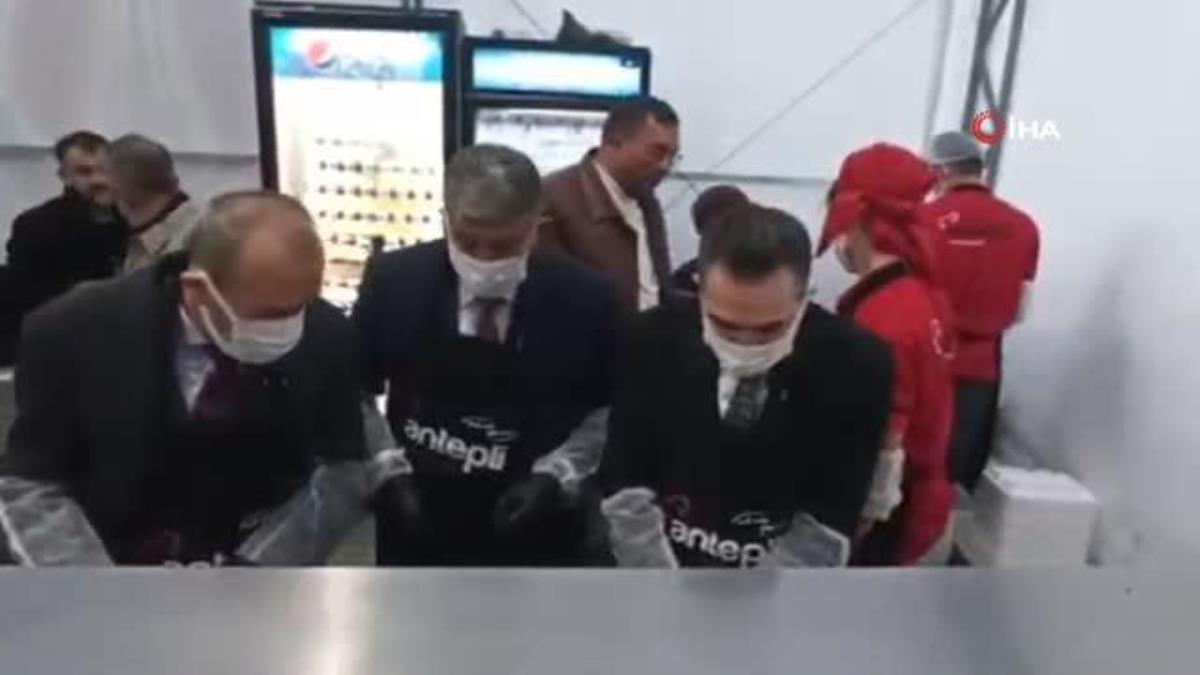 MHP Ankara Milletvekili Haberal, iftarda vatandaşlara yemek dağıttı