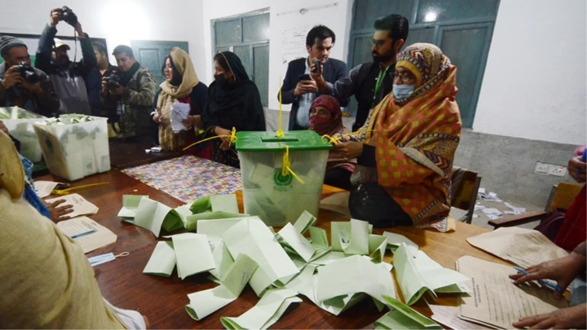 Pakistan Cumhurbaşkanı Alvi'den ülkesinde krize dönen seçimlere ilişkin yorum: Elektronik oylama makineleri olsaydı böyle olmayacaktı