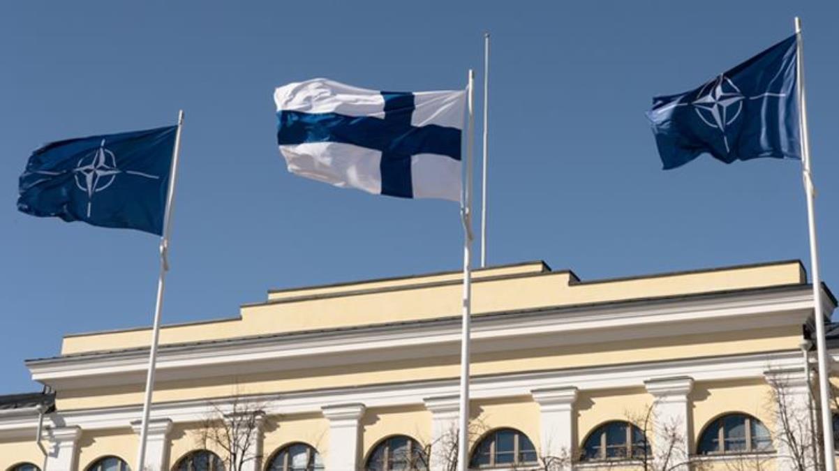 Son Dakika: Finlandiya resmen NATO'da! Bayrağı karargahta göndere çekildi