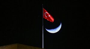 Van Semalarında Görsel Şölen: 2025 Yılının Son Hilal Manzarası Mest Etti