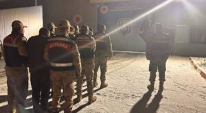 Kars’ta Göçmen Kaçakçılığı Operasyonu: 3 Organizatör Şüphelisi Tutuklandı