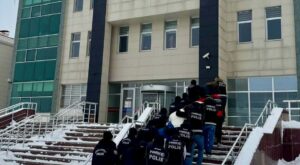 Sarıkamış’ta sokak satıcıları torbacılara operasyon; 5 tutuklama