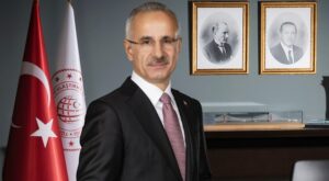 Bakan Uraloğlu Duyurdu: PTT’den Emeklilere 14 Bin Liraya Kadar Nakit Destek