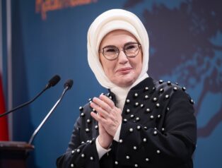 Emine Erdoğan’dan 23 Nisan Mesajı: “Siz Hayal Kurdukça Türkiye Daha da Büyüyecek”