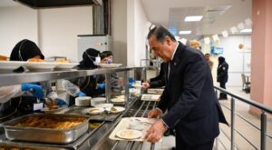 Yalova Valisi Ahmet Hamdi Usta, KYK Yurdunda Gençlerle Bir Araya Geldi