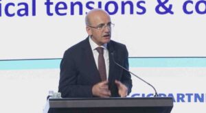 Bakan Şimşek’ten Enerji Fiyatlarındaki Dalgalanmaya İlişkin Açıklama: “Bu Şoklar Kalıcı Değil”