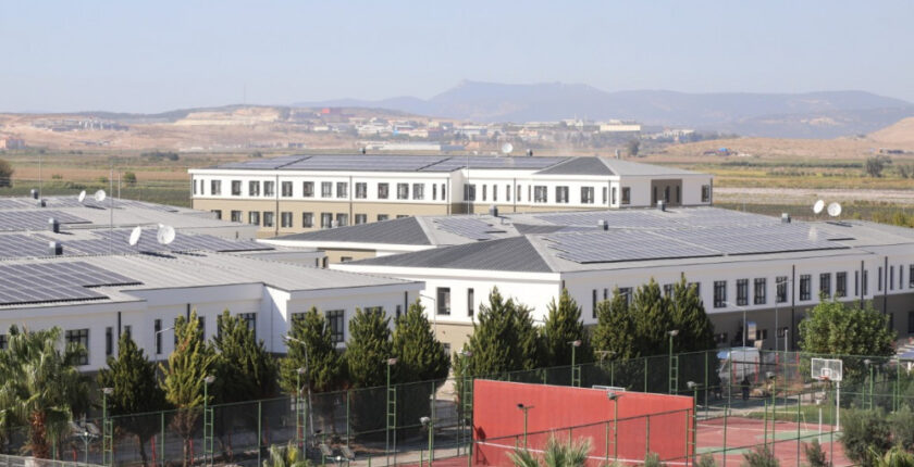 İzmir’de KYK Yurdunda Hareketli Dakikalar: Şüpheli Şahıs Yakalandı, Yurt Müdürü Görevden Alındı