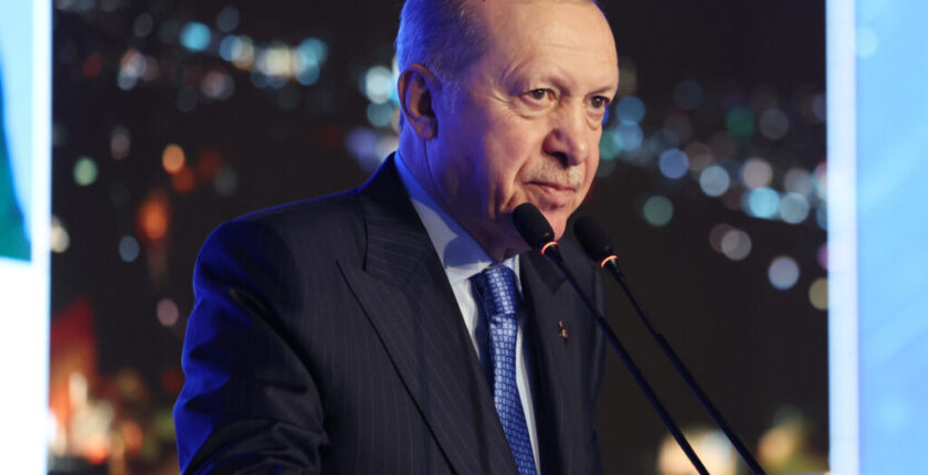 Cumhurbaşkanı Erdoğan Hamdi Ulukaya’yı Külliyede Kabul Etti