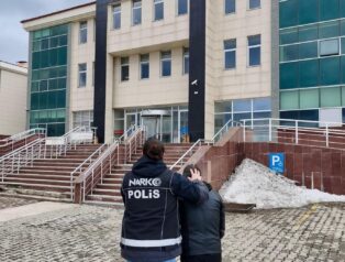 Kars’ta Narkotik Operasyonu: Sokak Satıcısına Tutuklama