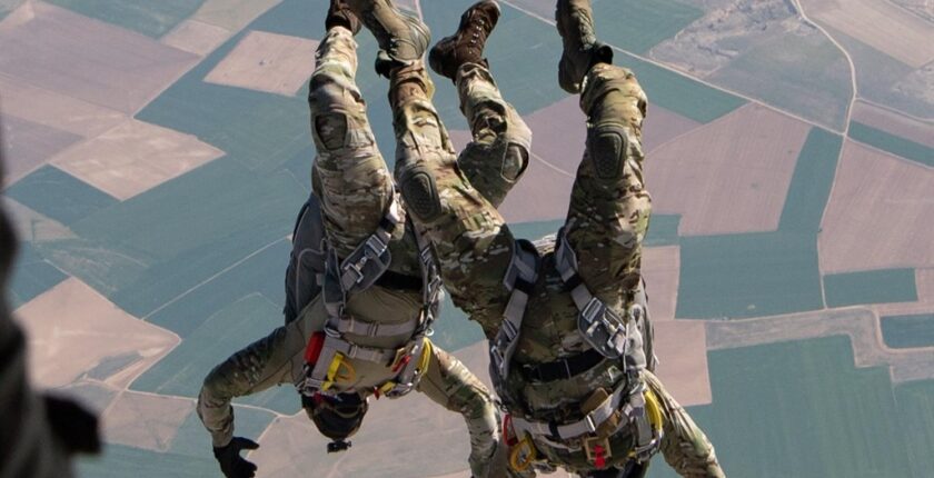 MSB: Konya’da Serbest Paraşüt Atlayışları Başarıyla Tamamlandı