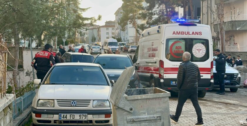 Malatya’da Bıçaklı Kavga: Baba Oğul yaralandı