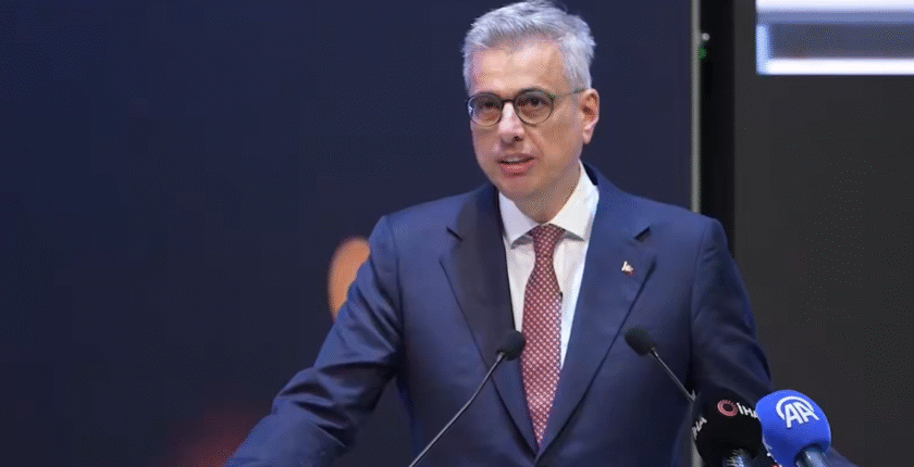 Sağlık Bakanı Memişoğlu: “Tıp Zihnin Olduğu Kadar Kalbin de Sanatıdır”