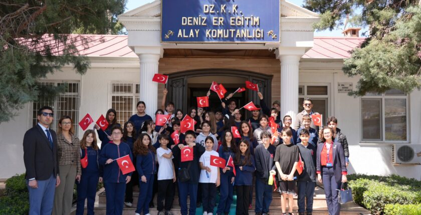 Mehmetçikle Bir Gün Projesi Kapsamında Öğrenciler Askerlik Deneyimi Yaşadı