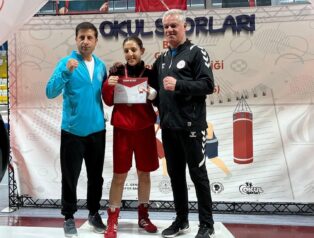 KARSLI BOKSÖR EBRAR KAVAK TÜRKİYE ŞAMPİYONU OLDU!