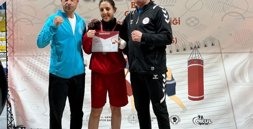 KARSLI BOKSÖR EBRAR KAVAK TÜRKİYE ŞAMPİYONU OLDU!