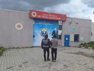 Kars Emniyetinden Başarılı Operasyon: Aranan Dolandırıcı Yakalandı