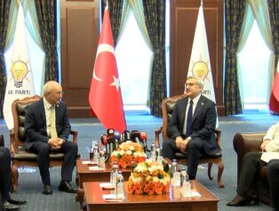 AK Parti ve CHP Heyetleri 3 Bayram Sonra Yeniden Bayramlaştı