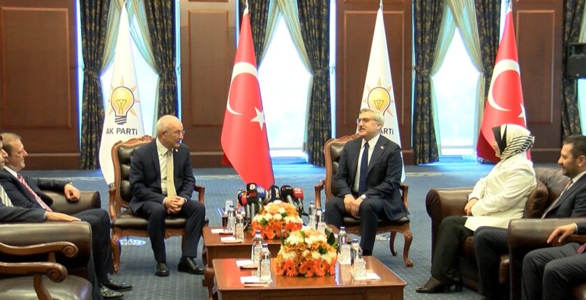 AK Parti ve CHP Heyetleri 3 Bayram Sonra Yeniden Bayramlaştı