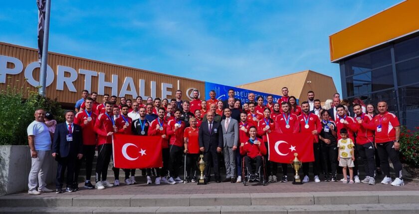 Bakan Bak’tan Karate Milli Takımı’na Tebrik Mesajı: “Ay-Yıldızlı Bayrağımızı Gururla Temsil Ettiler”