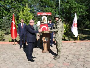 Milli Savunma Bakanı Yaşar Güler’den Sınırda Bayramlaşma: Cumhurbaşkanı Erdoğan Mehmetçiğe Telefonla Hitap Etti