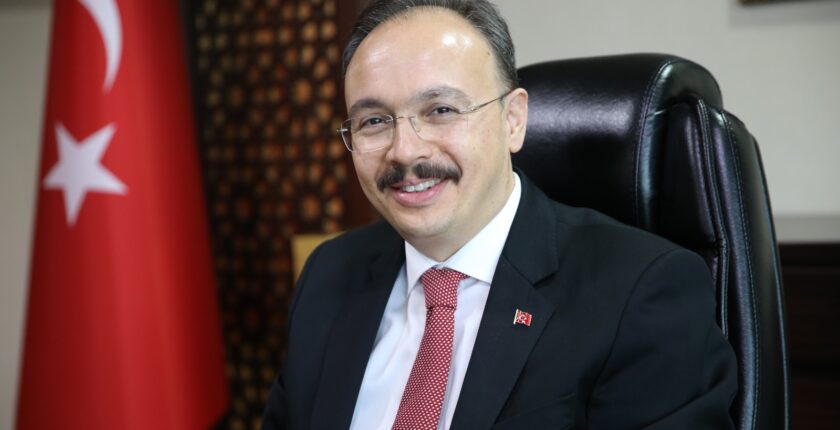 Siirt Valisi Dr. Kemal Kızılkaya’dan Kurban Bayramı Mesajı: “Bayram Paylaştıkça Güzelleşen, Kardeşlikle Anlam Kazanan Müstesna Bir Değerdir”