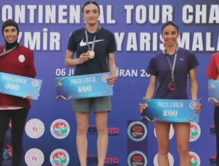 Karslı Milli Atlet Tuğba Toptaş İzmir’de Fırtına Gibi Esti: Çifte Şampiyonlukla Zirveye Yerleşti!