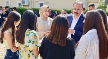 Vali Kızılkaya Bayram Namazı Sonrası Vatandaşlarla Bayramlaştı, Görev Başındaki Personeli Ziyaret Etti
