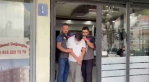 Ankara’da Kendilerini Polis Ve Savcı Olarak Tanıtan Dolandırıcılar Yakalandı
