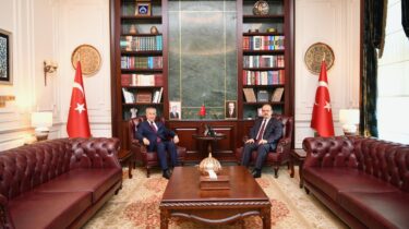 Eski TBMM Başkanı Bülent Arınç ve Sayıştay Üyesi Nükrettin Parlak’tan Vali Yakup Canbolat’a Ziyaret