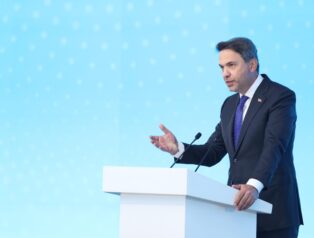 Enerji ve Tabii Kaynaklar Bakanı Alparslan Bayraktar’dan Bakü’de Önemli Mesajlar: Türkiye ve Azerbaycan Örnek İş Birliği Yapıyor