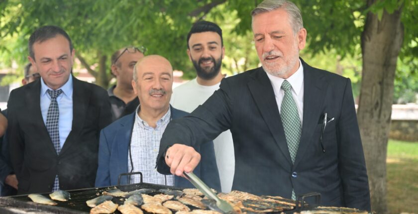 Bursa Balık Festivali’ne Yoğun İlgi: 3 Bin Balık Ekmek İkram Edildi