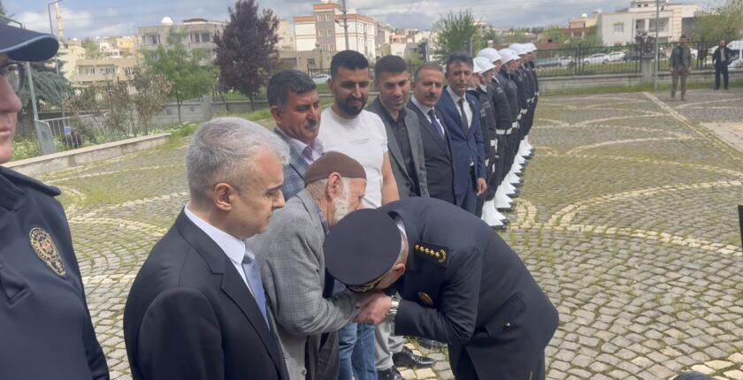 Konyalı Siirt Emniyet Müdürü Mehmet Özdemir’den Siirtli Şehit Babasına Duygulandıran Vefa