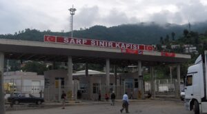Kurban Bayramı Tatilinde Sarp Sınır Kapısı’ndan 185 Bini Aşkın Yolcu Geçiş Yaptı