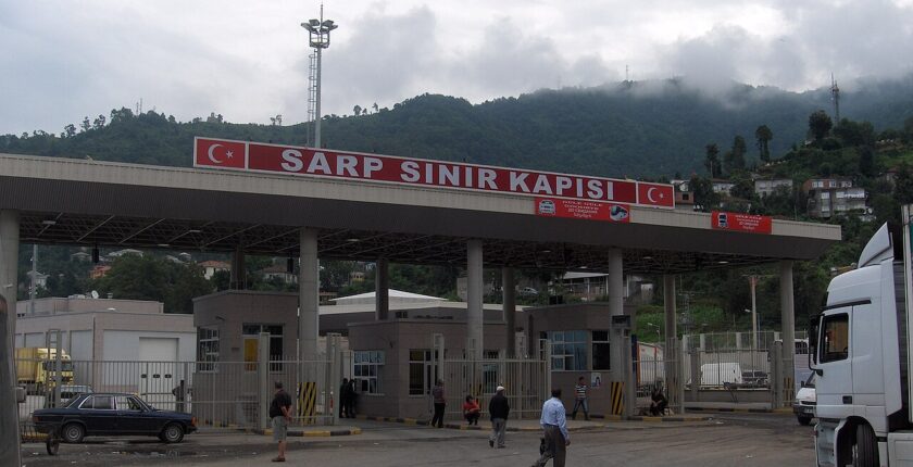 Kurban Bayramı Tatilinde Sarp Sınır Kapısı’ndan 185 Bini Aşkın Yolcu Geçiş Yaptı