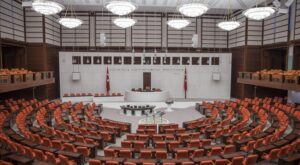 AK Parti’den Üniversite Öğrencilerine Yeni Af Teklifi: 1 Temmuz 2022 Sonrası İlişiği Kesilenlere Dönüş Yolu Açılıyor