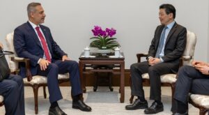 Dışişleri Bakanı Hakan Fidan Singapur Başbakanı Lawrence Wong İle Bir Araya Geldi
