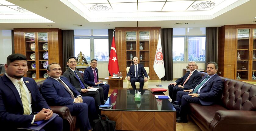 Ticaret Bakanı Ömer Bolat Malezya’nın Ankara Büyükelçisi Shaffieq İle Bir Araya Geldi