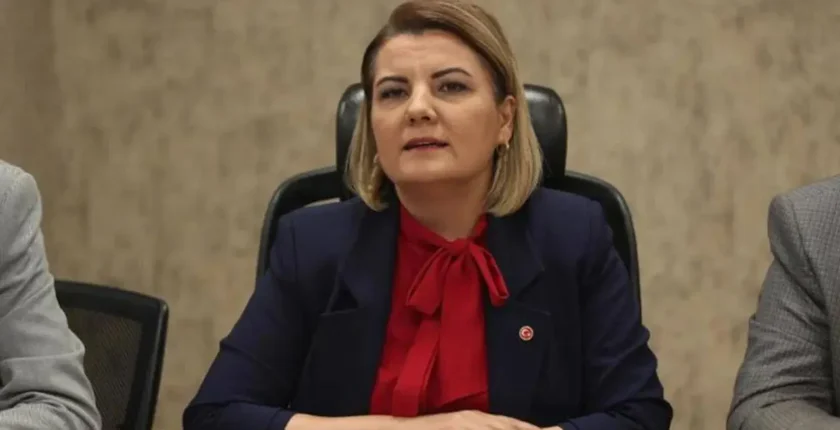 İzmit Belediye Başkanı Fatma Kaplan Hürriyet Görevden Uzaklaştırıldı