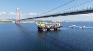 Dünyanın en büyük 3’üncü vinç gemisi ‘SAIPEM 7000’, 1915 Çanakkale Köprüsü’nün altından geçti