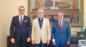 AK Parti Genel Başkan Vekili Mustafa Elitaş, Öner Gülyeşil Ve Güner Gülyeşil’i Makamında Ağırladı