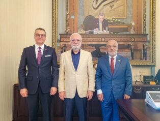 AK Parti Genel Başkan Vekili Mustafa Elitaş, Öner Gülyeşil Ve Güner Gülyeşil’i Makamında Ağırladı