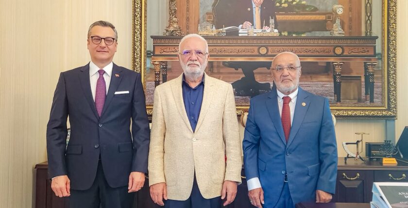 AK Parti Genel Başkan Vekili Mustafa Elitaş, Öner Gülyeşil Ve Güner Gülyeşil’i Makamında Ağırladı